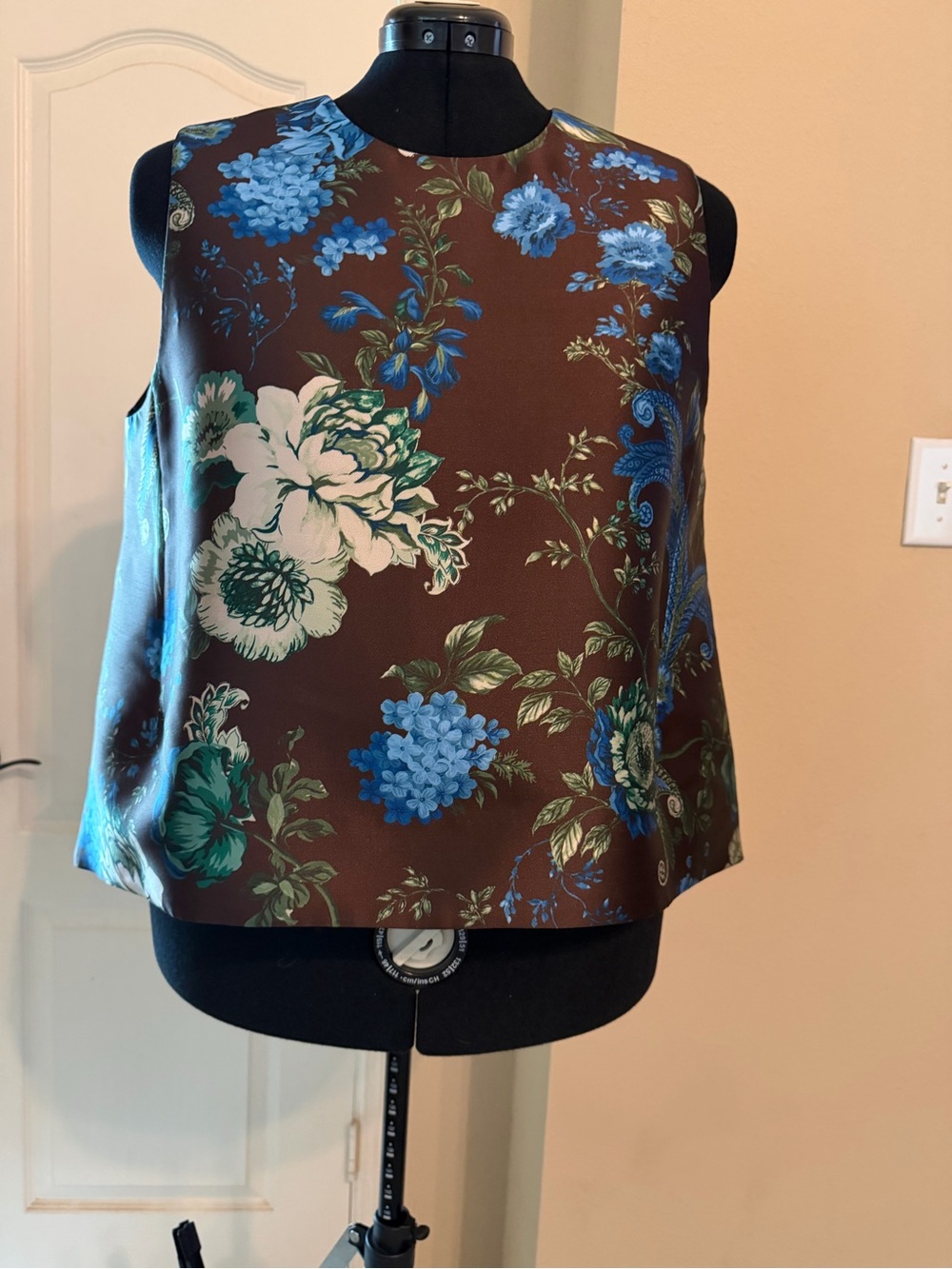 Preston & York Brown Floral Sleeveless Cropped Camisole with Blue Accents